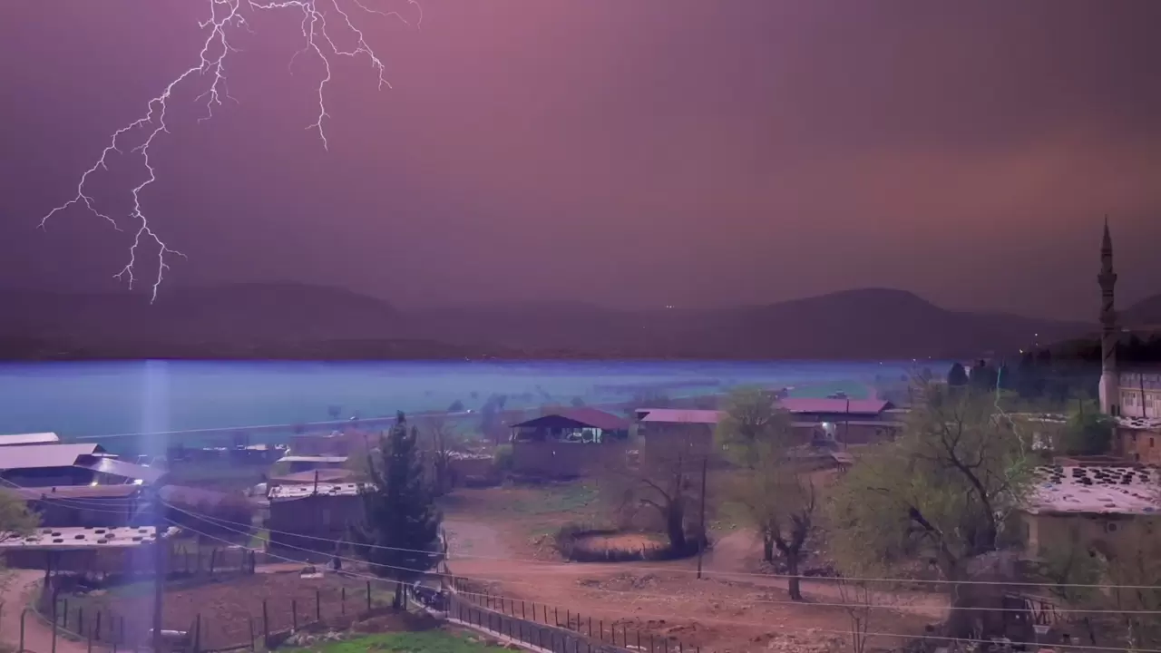 Diyarbakır'da şimşekler geceyi aydınlattı 3