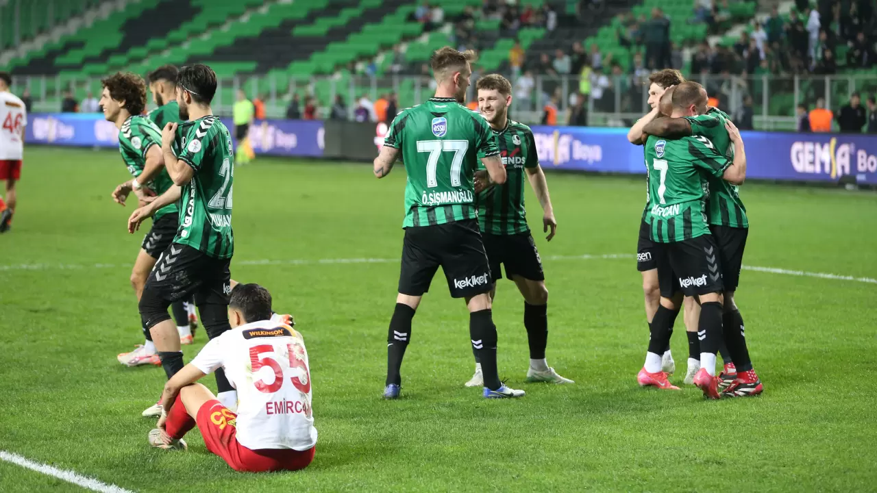 Sakaryasporlu Alparslan Demir'den, sahada evlenme teklifi 1