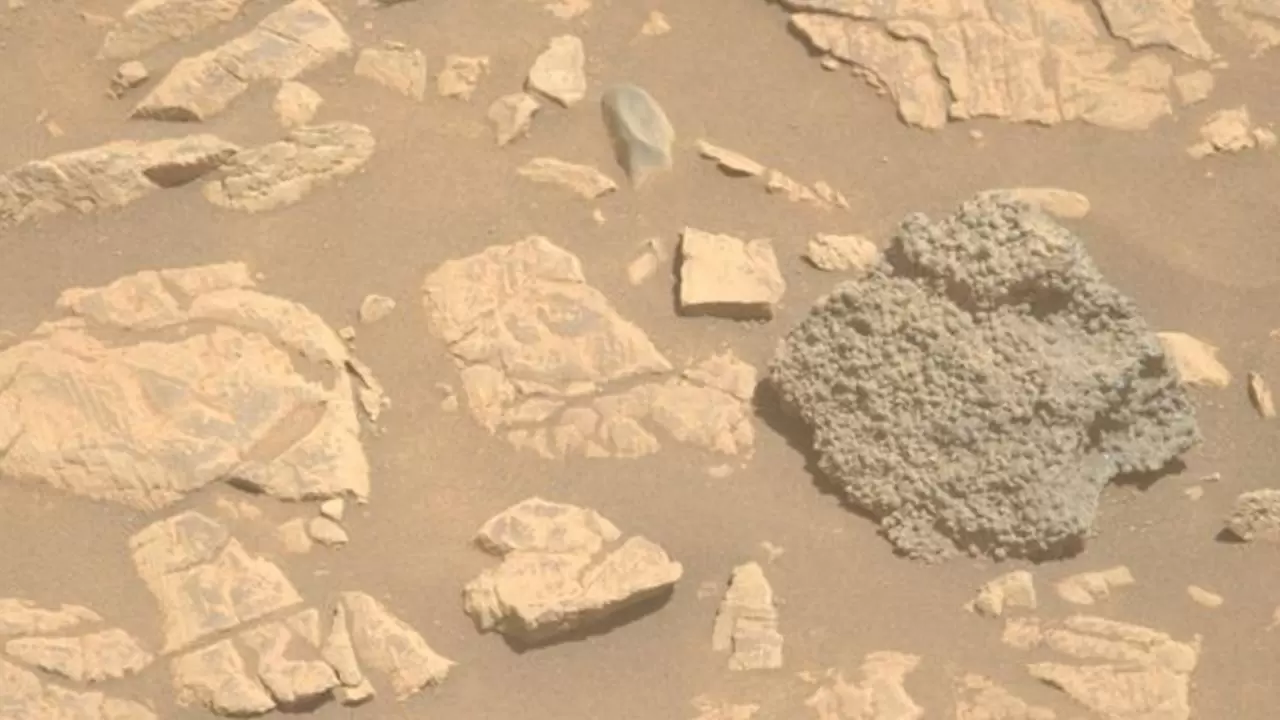 Mars'ta keşfedilen esrarengiz kaya bilim insanlarını şoke etti! 1