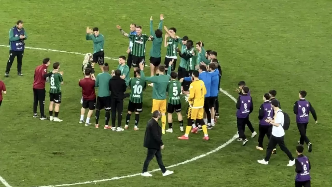 Sakaryasporlu Alparslan Demir'den, sahada evlenme teklifi 4