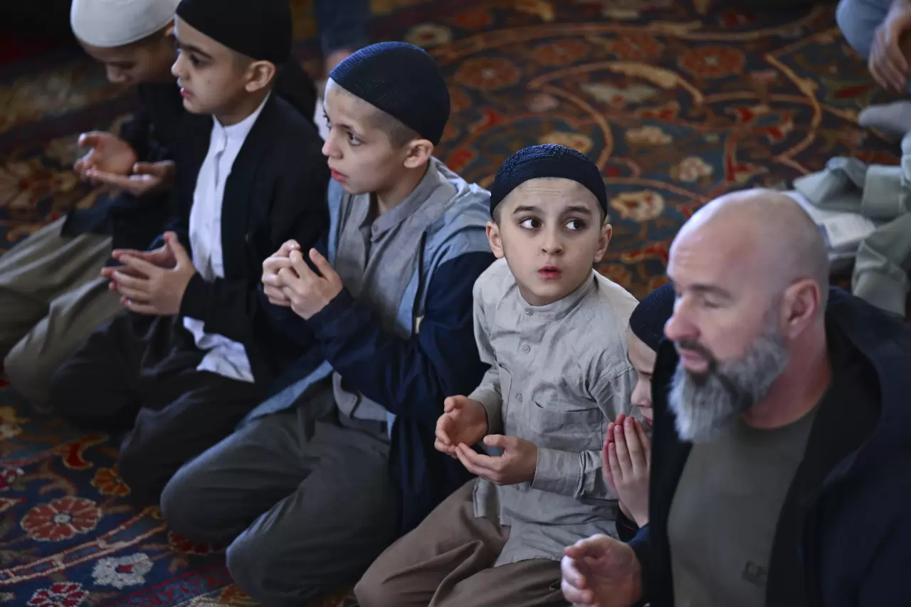 Ramazan'ın ilk cuma namazı, Fatih Camisi'nde dualarla kılındı 7