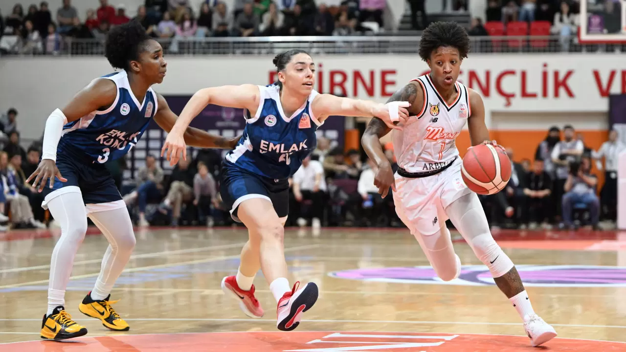 Şampiyon ÇBK Mersin, kupasını aldı 1