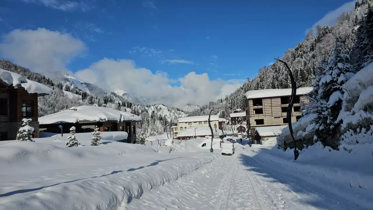 Ayder Yaylası'nda kar örtüsü, doğanın büyüleyici halini oluşturdu 5