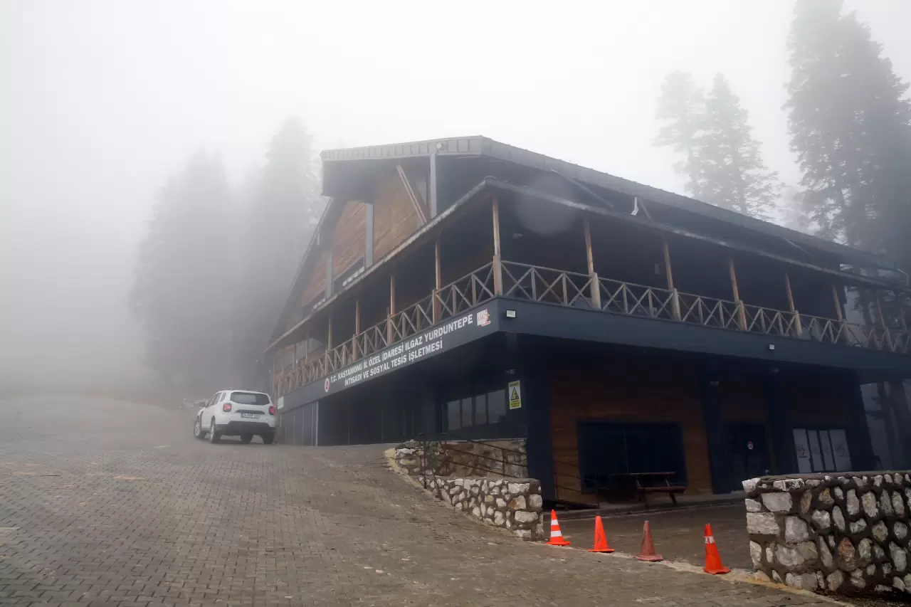Ilgaz Dağı Kayak Merkezi'nde sis ve kar yağışı etkili oluyor 7
