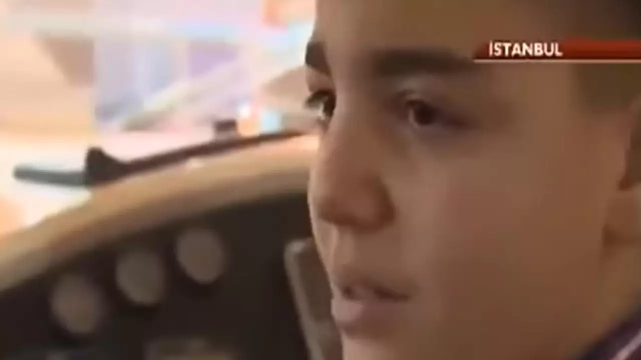 Tekne fuarındaki röportajda 'Anlayamazsınız' deyip ağlamıştı: Küçük Kaan büyüdü, mesleği şaşırttı! 1