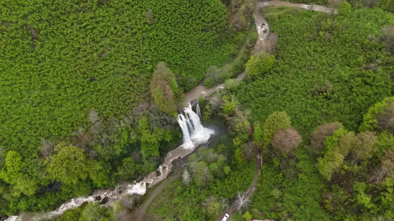 Ordu'daki Ohtamış Şelalesi karların erimesiyle canlandı 3