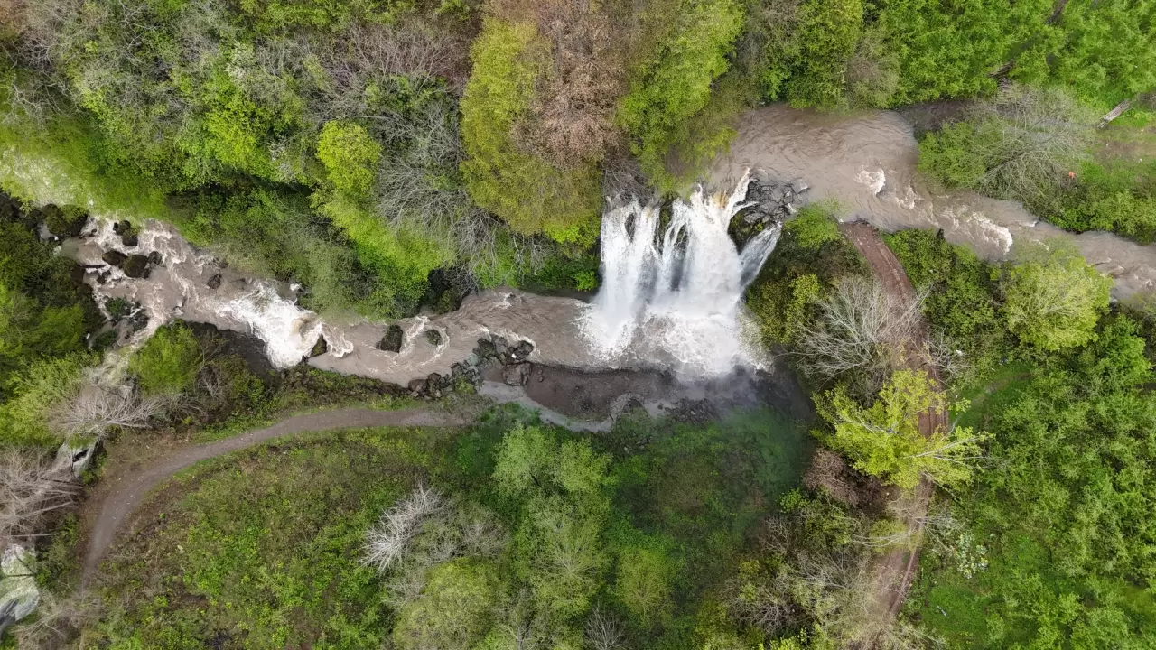 Ordu'daki Ohtamış Şelalesi karların erimesiyle canlandı 2