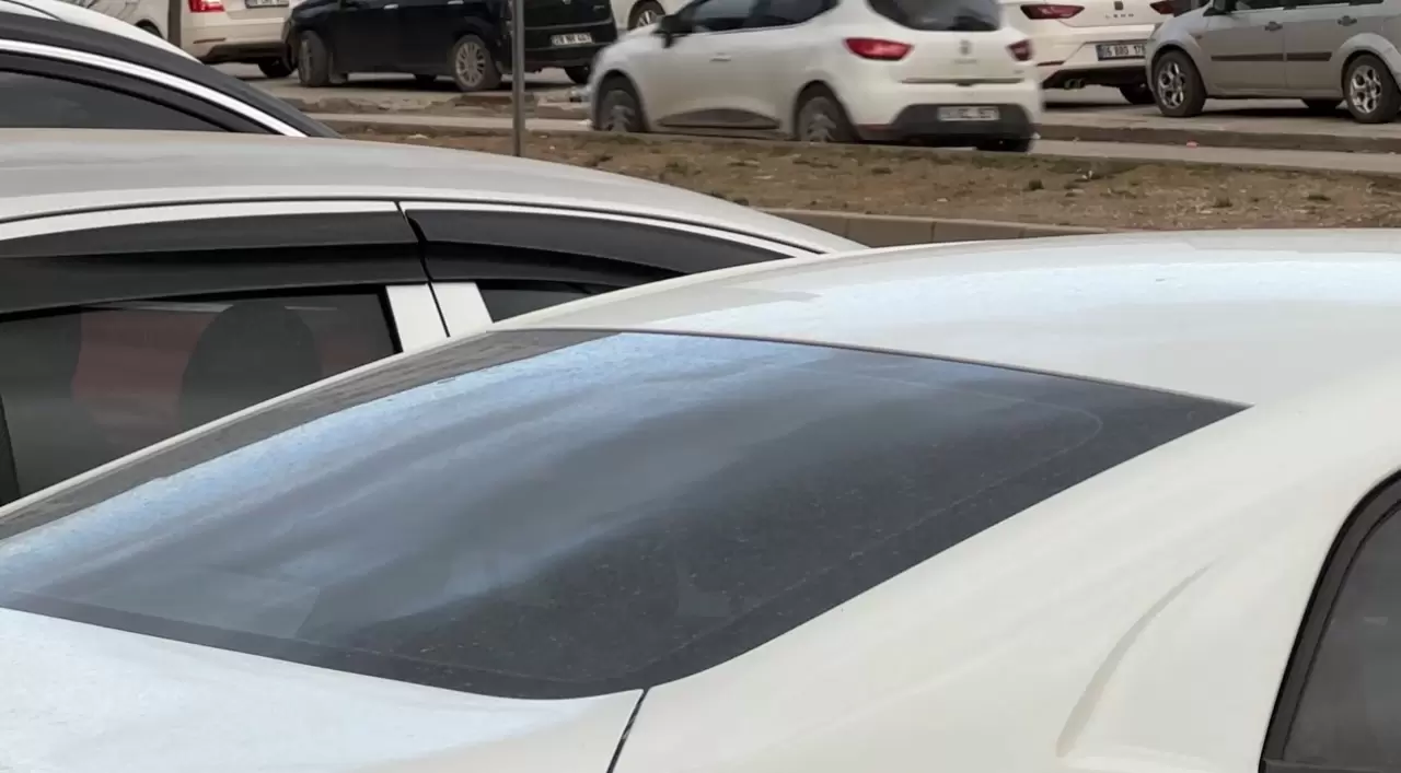 Yüksekova'da toz taşınımında araçlar çamura bulandı 3