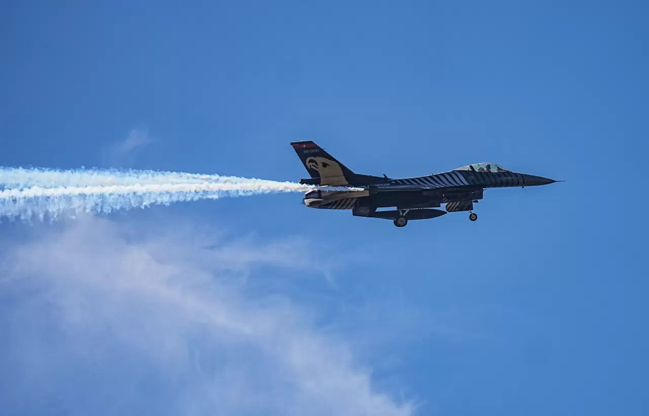 SOLOTÜRK Çanakkale semalarında gösteri uçuşu yaptı 3