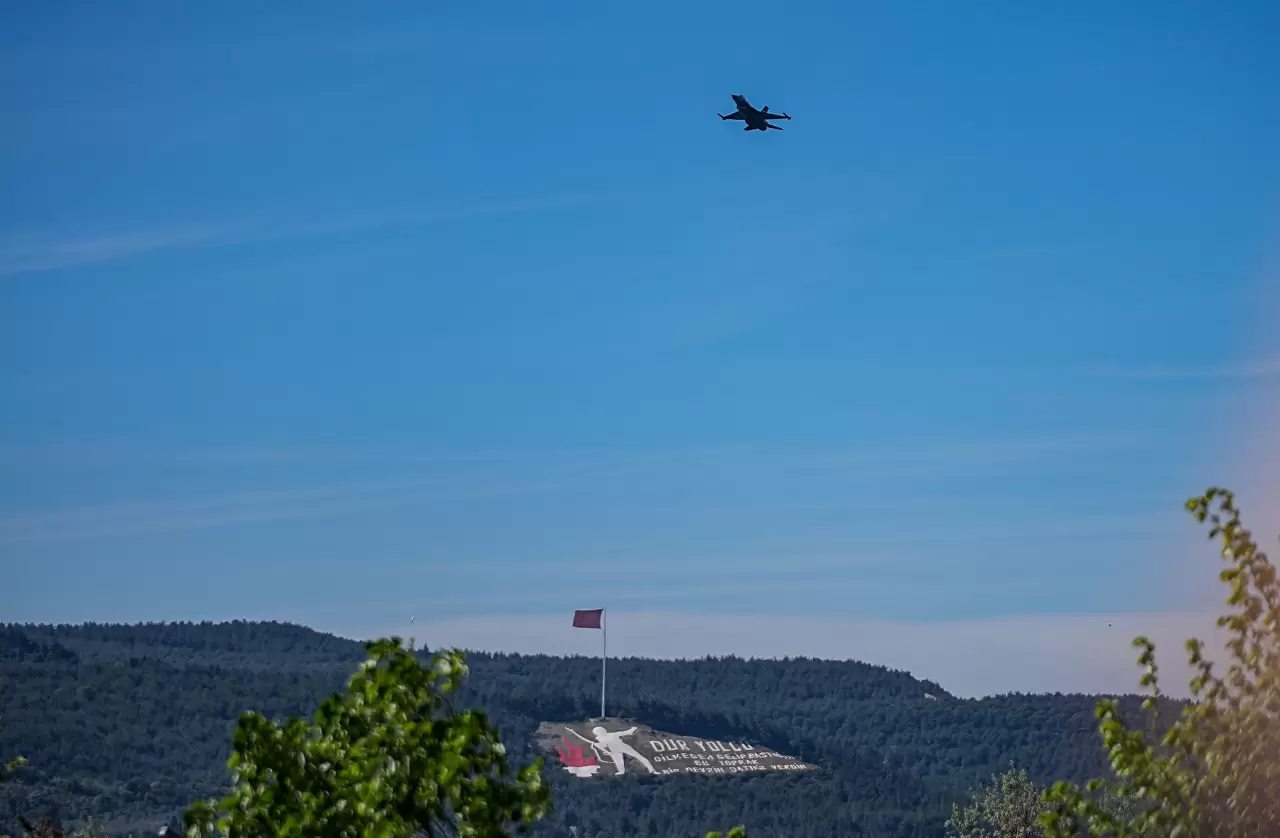 SOLOTÜRK Çanakkale semalarında gösteri uçuşu yaptı 4