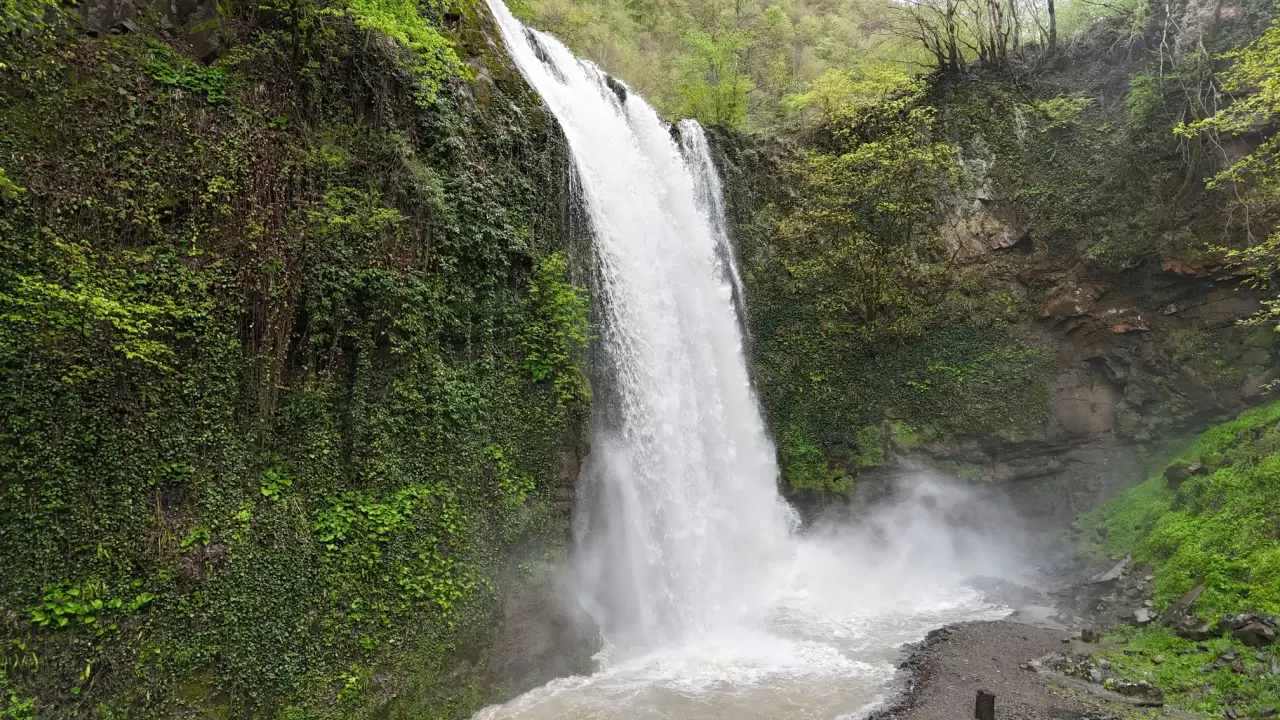 Ordu'daki Ohtamış Şelalesi karların erimesiyle canlandı 5