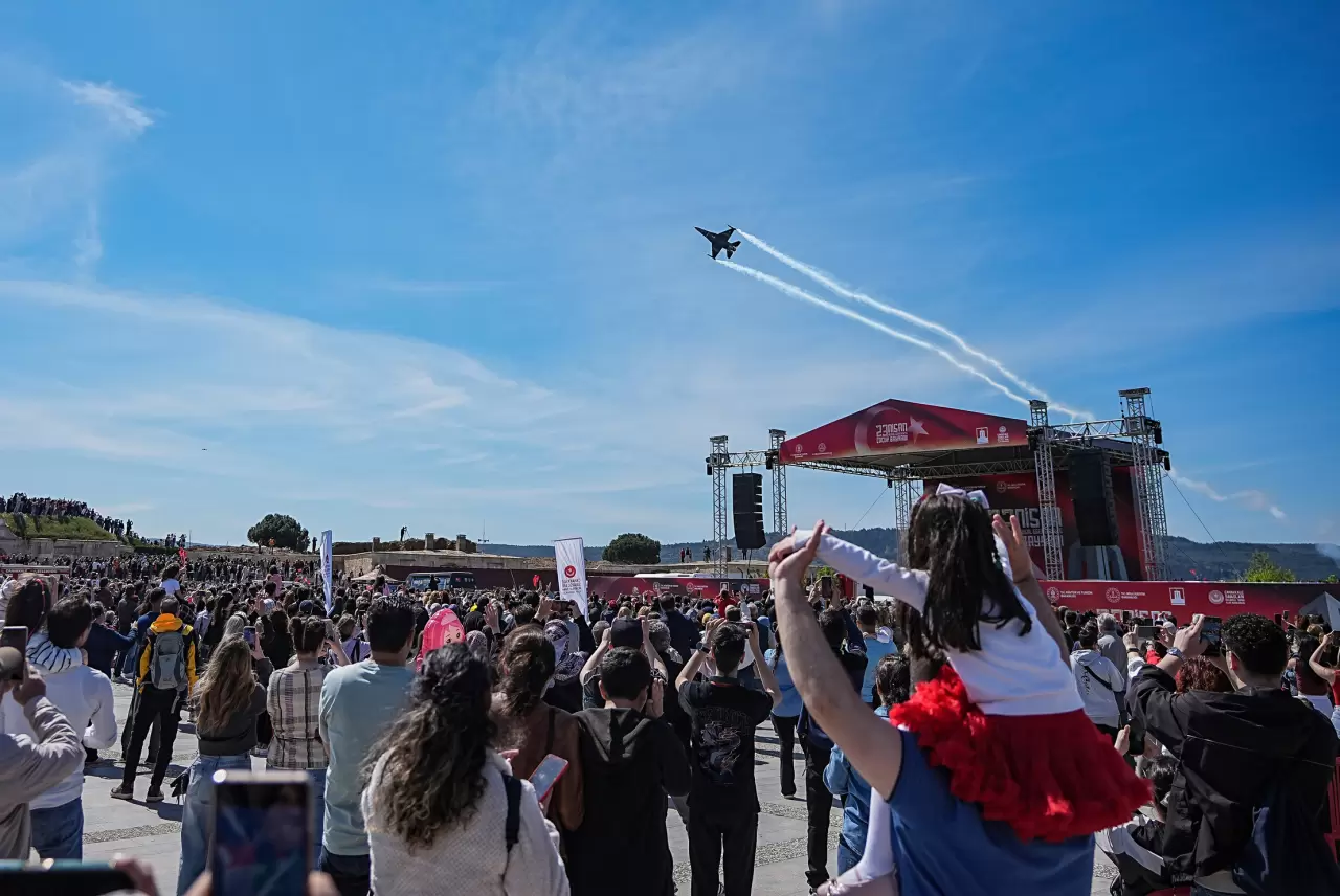 SOLOTÜRK Çanakkale semalarında gösteri uçuşu yaptı 1