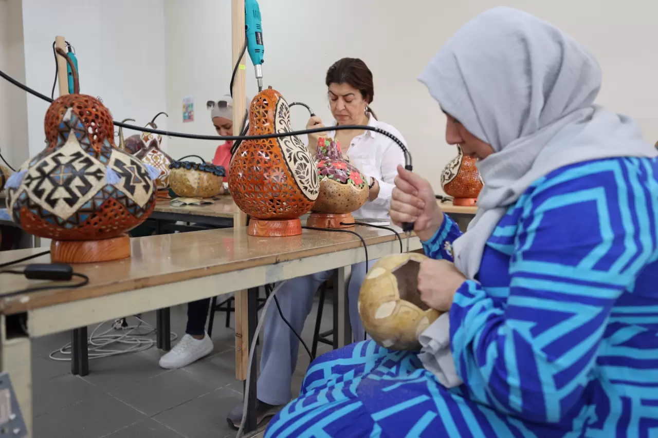 Yetiştirdikleri kabakları sanata dönüştürüyorlar 4