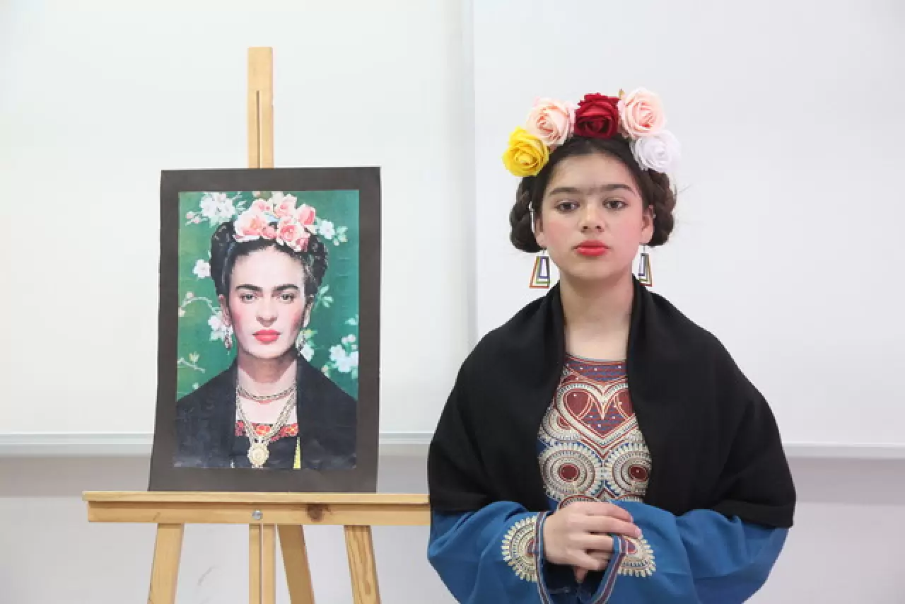 Bitlis Ahlat'ta görsel sanatlar öğretmeninden canlı sanat sergisi 1