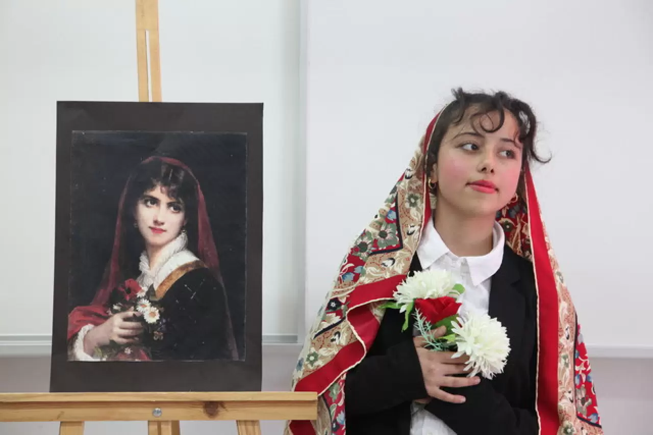 Bitlis Ahlat'ta görsel sanatlar öğretmeninden canlı sanat sergisi 8