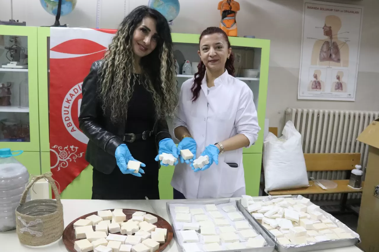 Öğrenciler atık yağları sabuna dönüştürdü 3