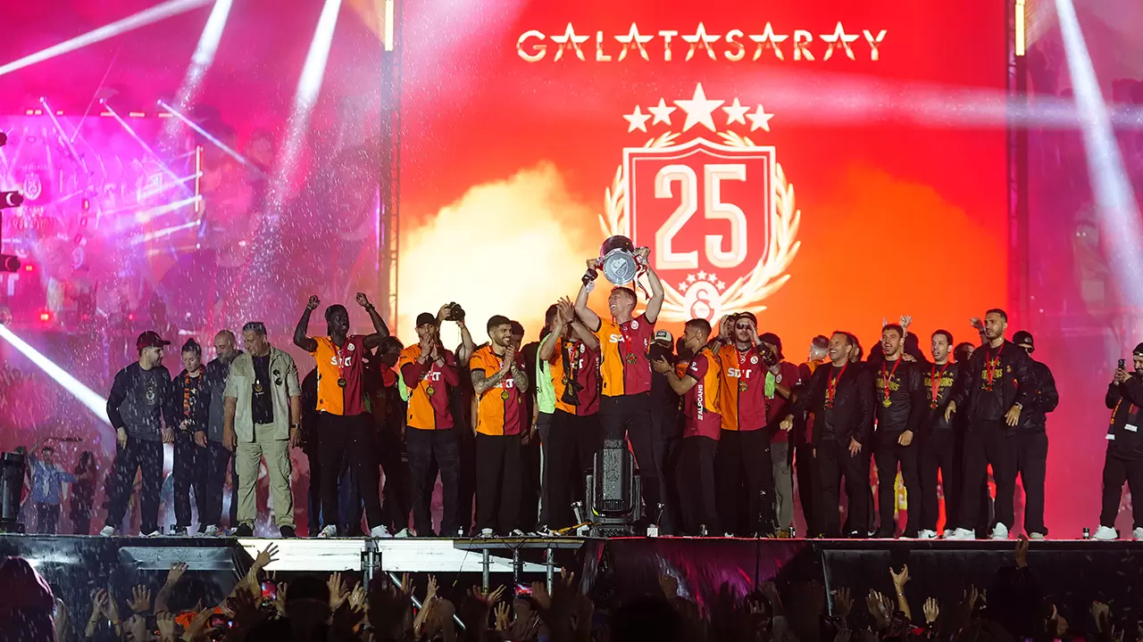 Şampiyon Galatasaray, kupasını aldı 5