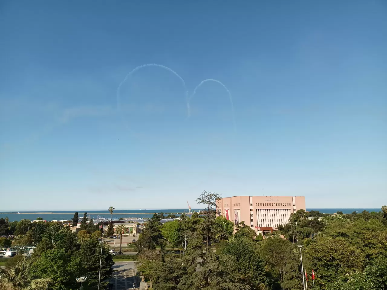 SOLOTÜRK Samsun semalarında ay-yıldız çizdi 3