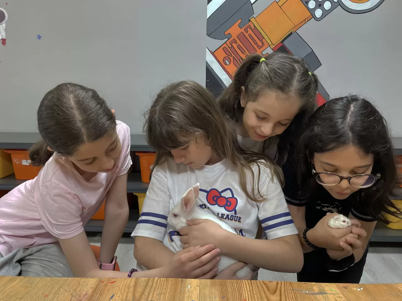 Öğrenciler minik dostları sayesinde derslere motive oluyorlar 1