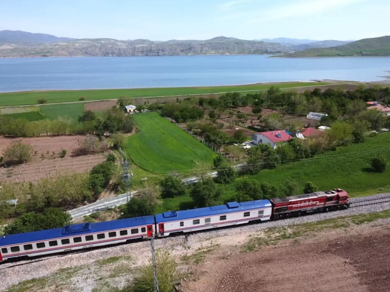 Vangölü Ekspresi’nin bahar manzaraları objektiflere yansıdı 4