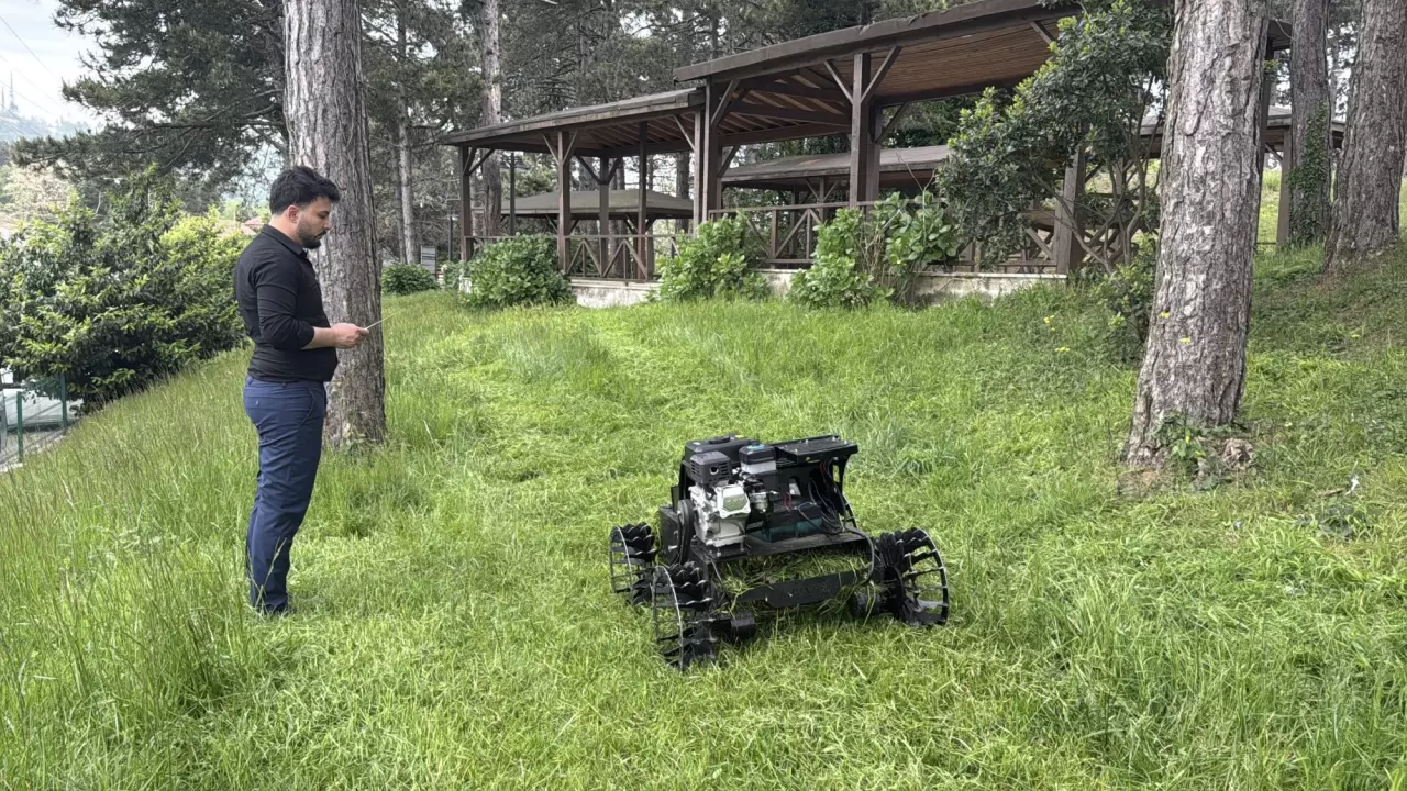 Uzaktan kumandalı tırpan aracı, çiftçilerin işini kolaylaştıracak 5