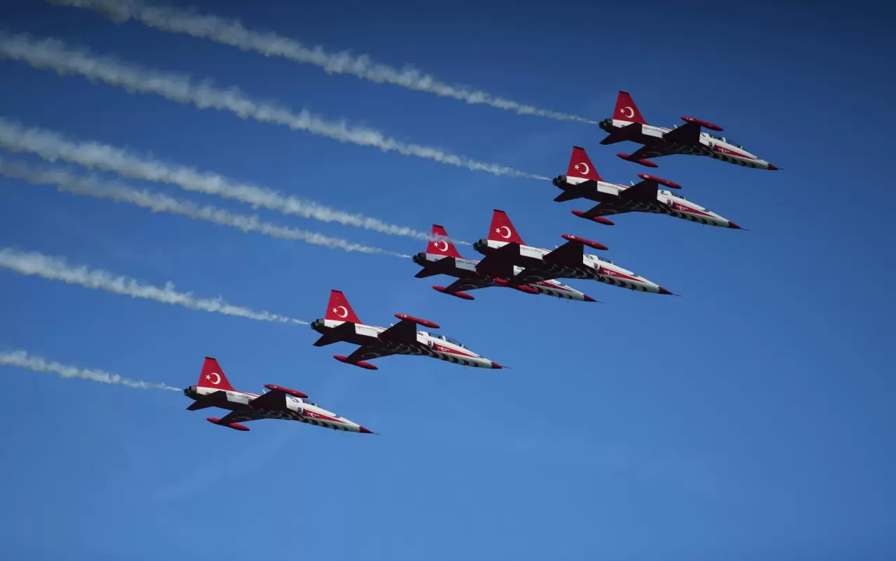 SOLOTÜRK Samsun semalarında ay-yıldız çizdi 6