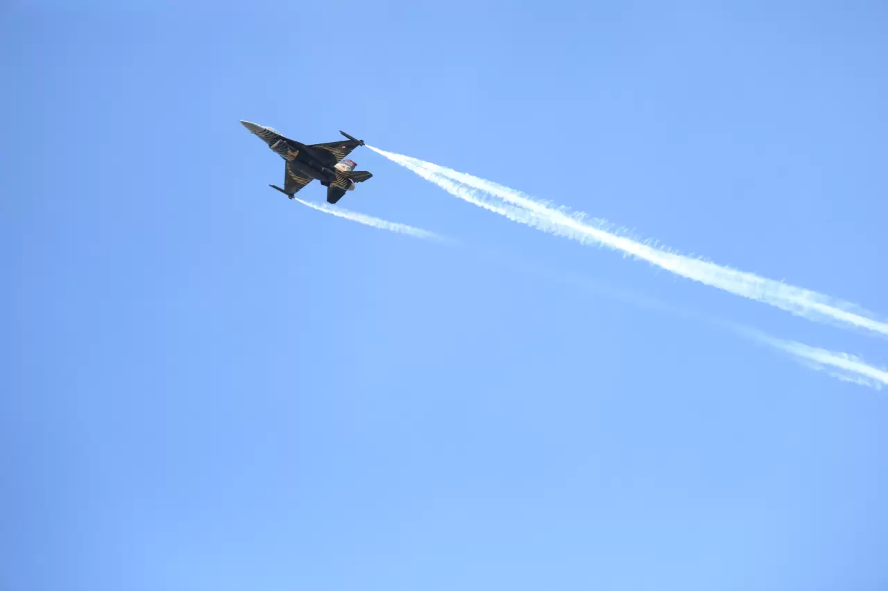 Elazığ'da SOLOTÜRK gösterisi nefes kesti 1