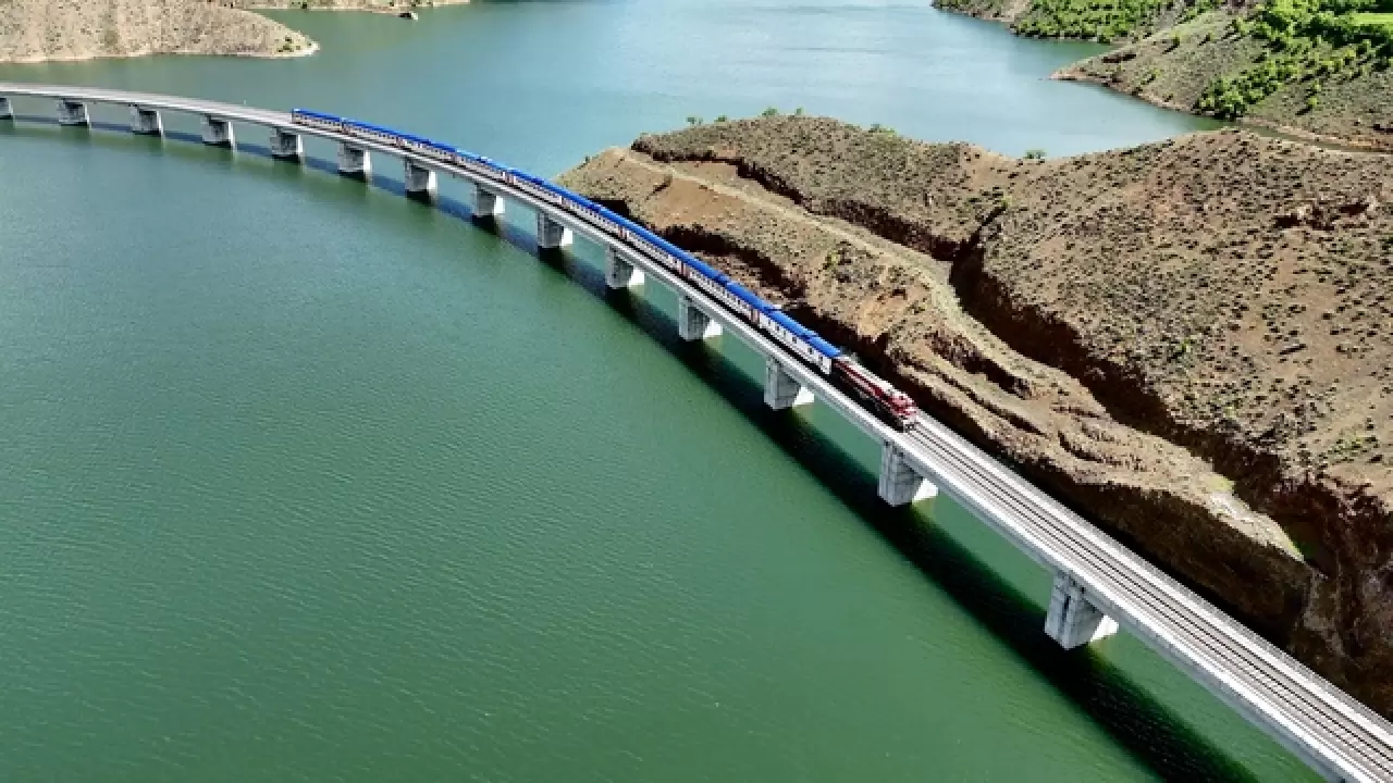 Vangölü Ekspresi’nin bahar manzaraları objektiflere yansıdı 8