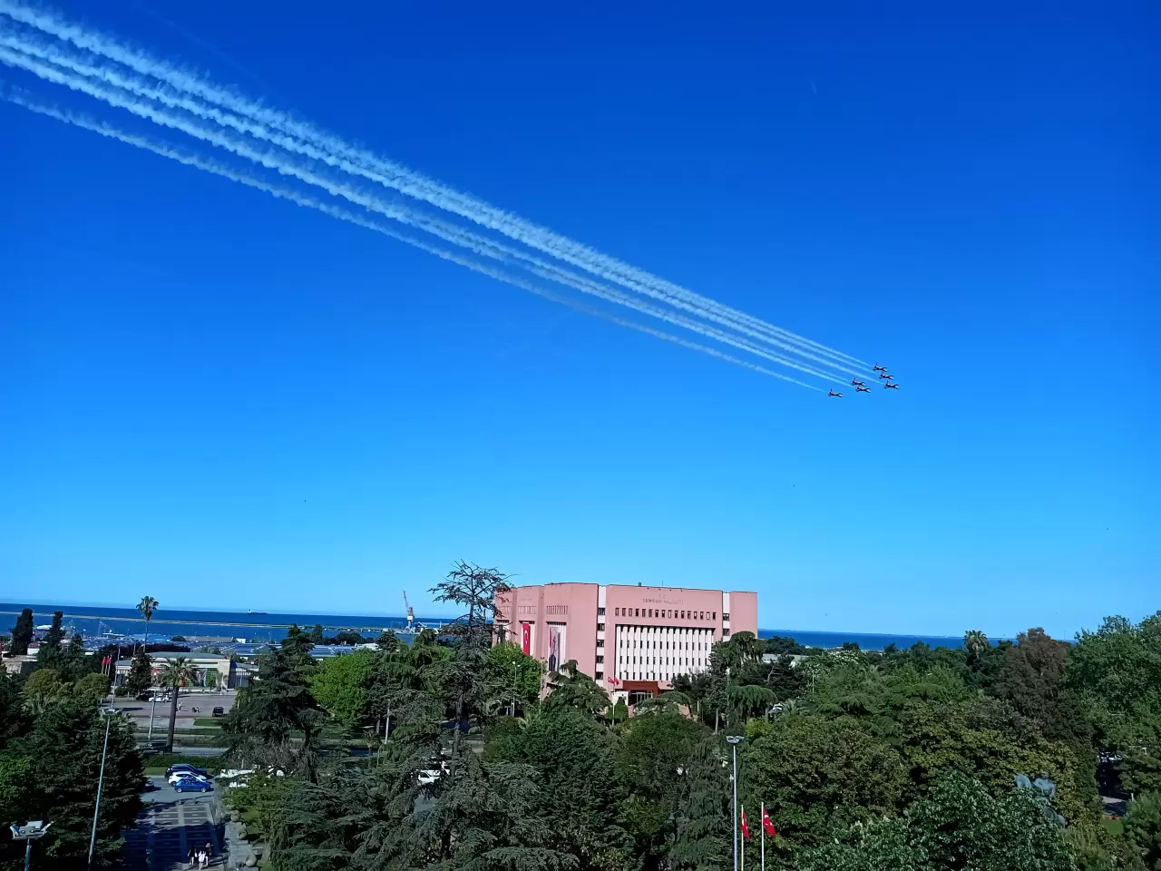 SOLOTÜRK Samsun semalarında ay-yıldız çizdi 2