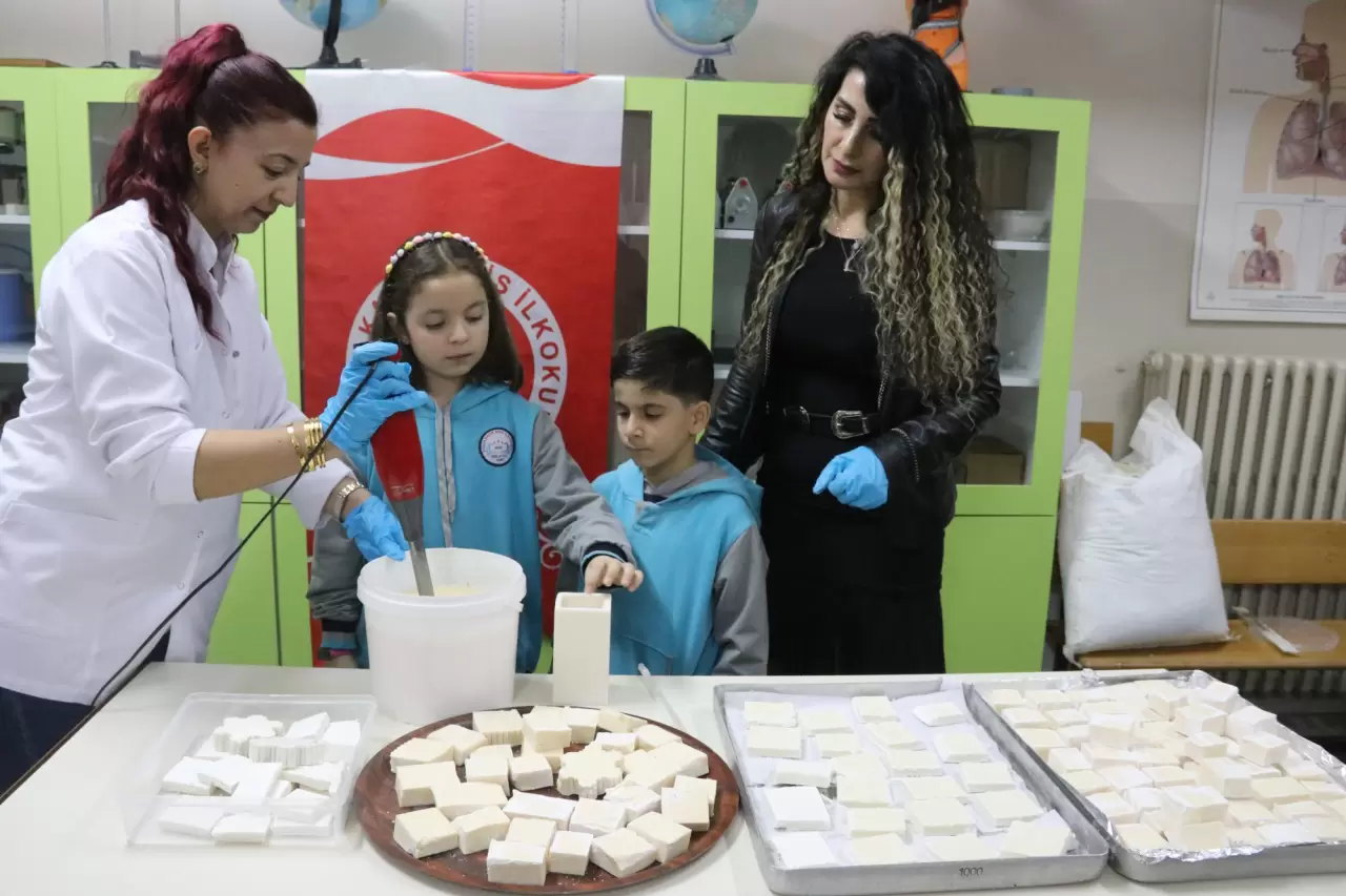 Öğrenciler atık yağları sabuna dönüştürdü 2