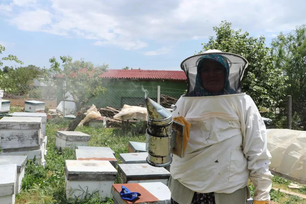 Kayınpederi sayesinde 47 yıldır arıcılık yapıyor 2