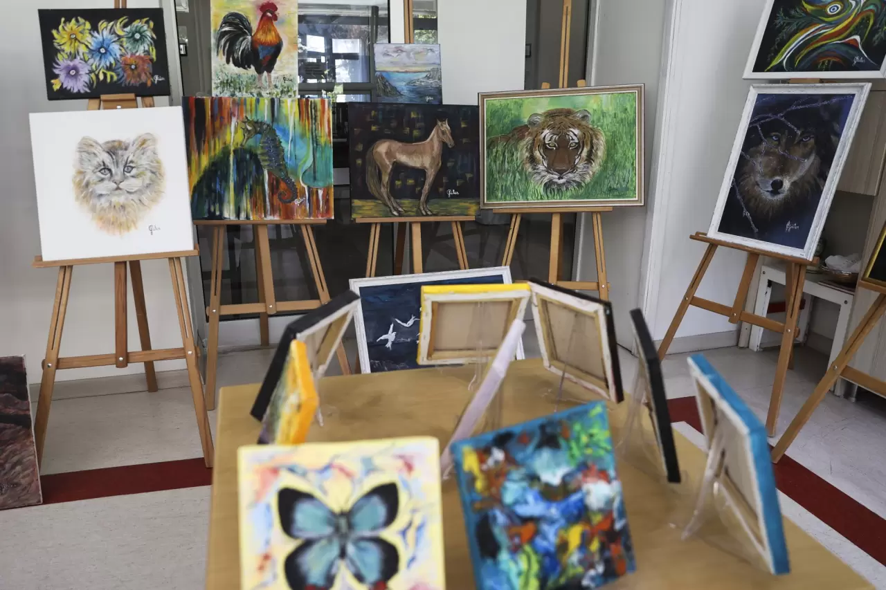 Huzurevinde yaptığı resimler yurtdışında sergileniyor 5