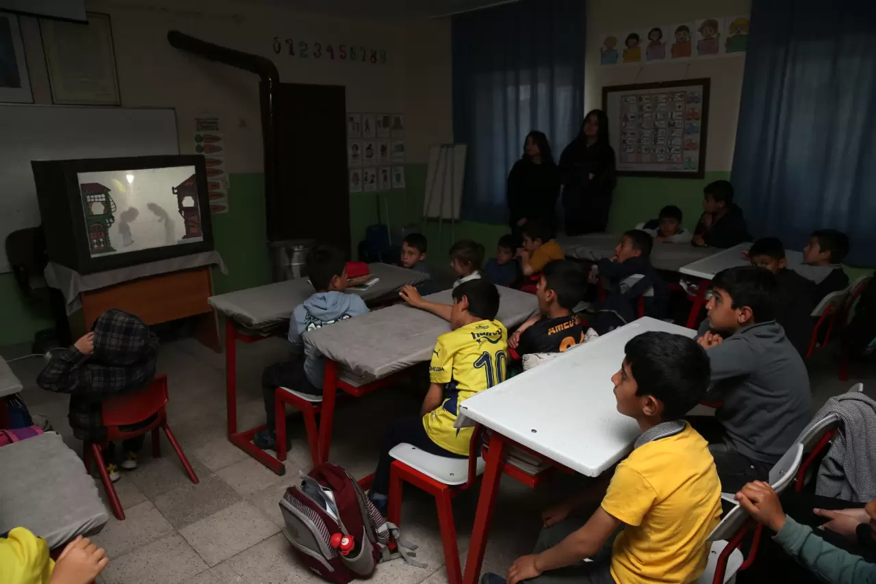 Liseli gençler, Hacivat ve Karagöz ile köy köy dolaşıyor 3