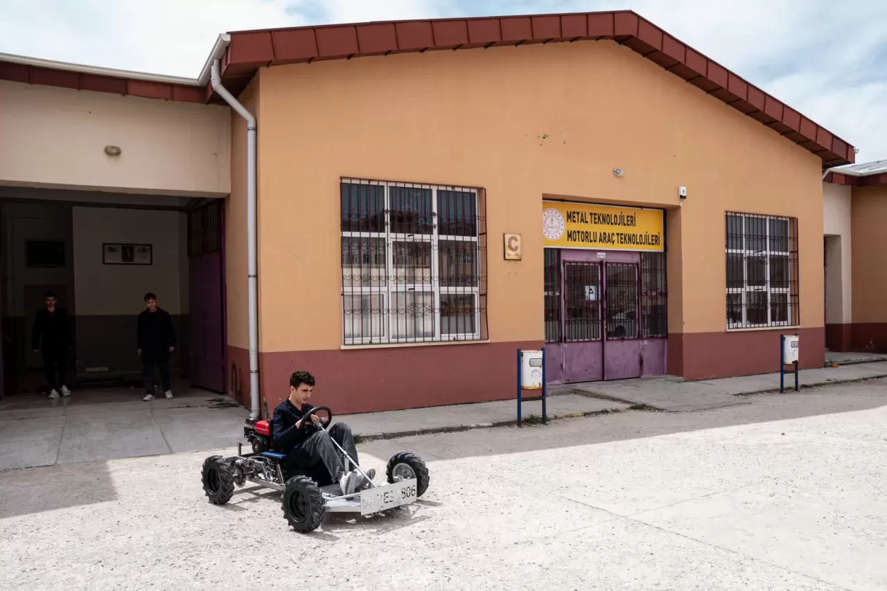 Meslek lisesi öğrencileri yarış arabası yaptı 1
