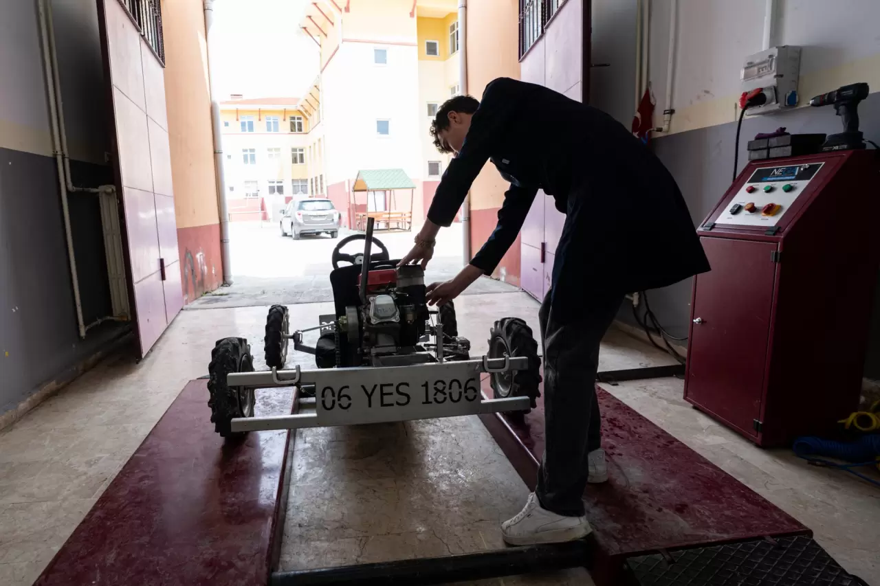 Meslek lisesi öğrencileri yarış arabası yaptı 3