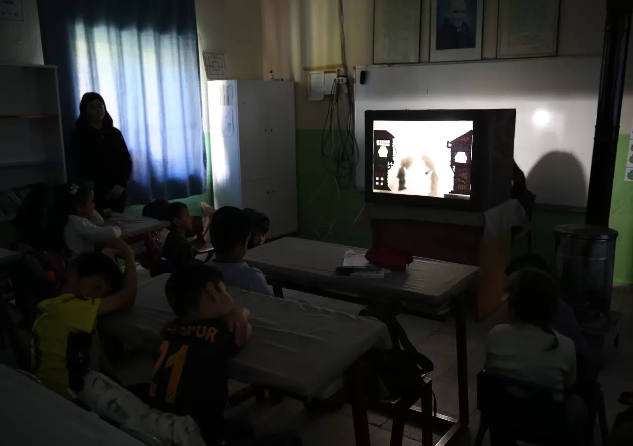 Liseli gençler, Hacivat ve Karagöz ile köy köy dolaşıyor 2