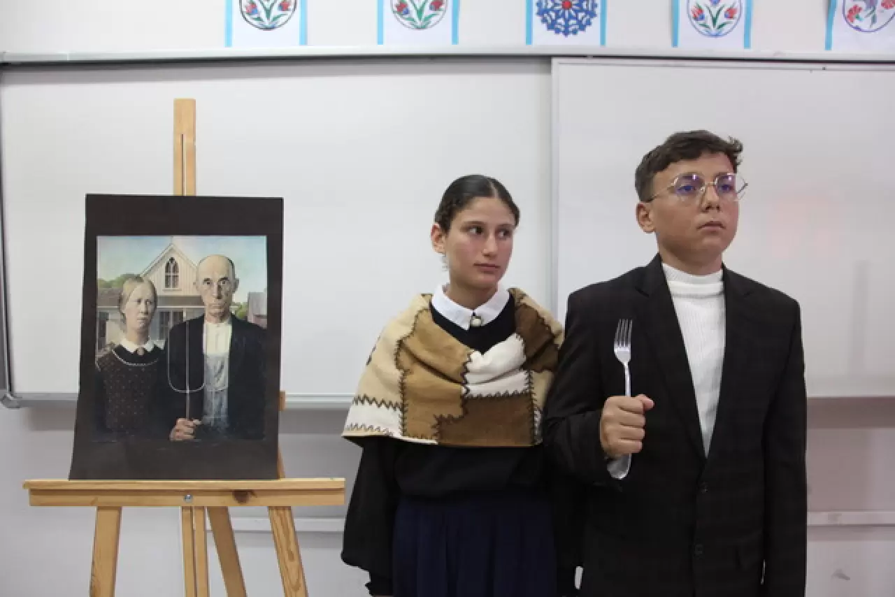 Bitlis Ahlat'ta görsel sanatlar öğretmeninden canlı sanat sergisi 7