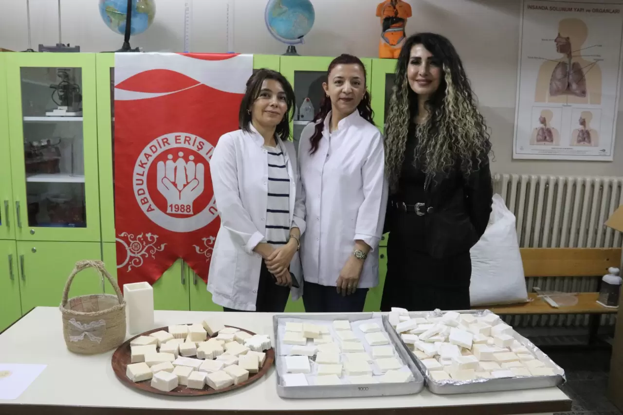 Öğrenciler atık yağları sabuna dönüştürdü 4