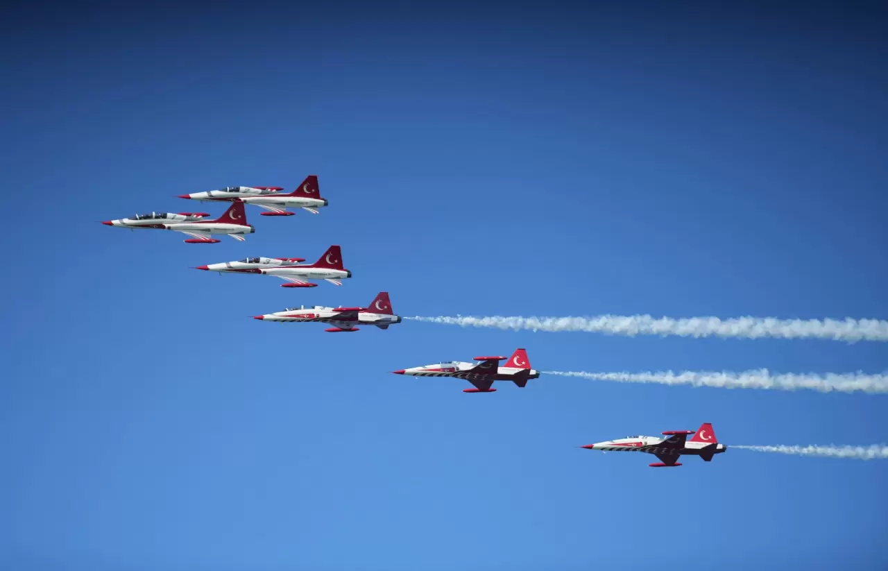 SOLOTÜRK Samsun semalarında ay-yıldız çizdi 4