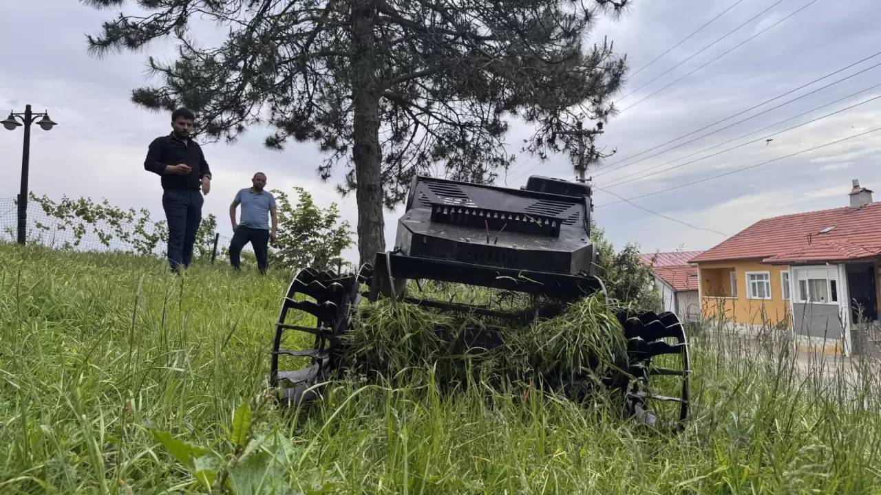 Uzaktan kumandalı tırpan aracı, çiftçilerin işini kolaylaştıracak 3
