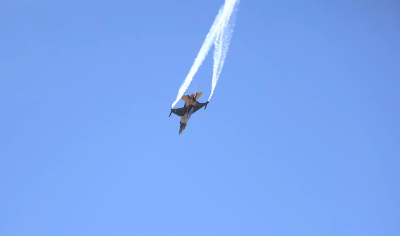 Elazığ'da SOLOTÜRK gösterisi nefes kesti 3