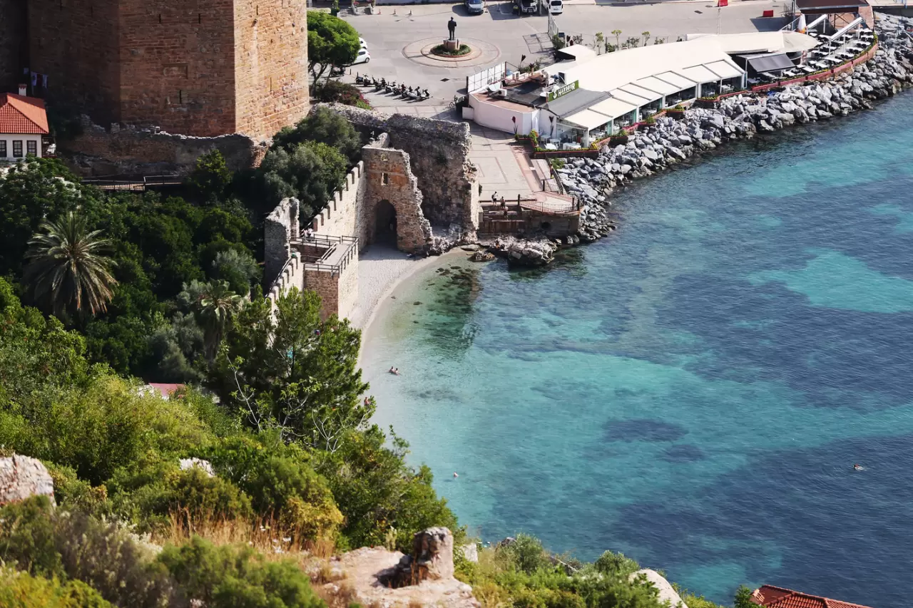 Soğukkapı Plajı ziyaretçilerini tarihi yolculuğa çıkarıyor 5