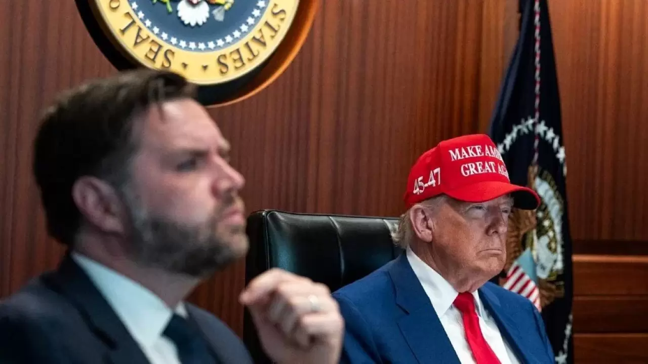 Trump, İran saldırısını böyle izledi 1