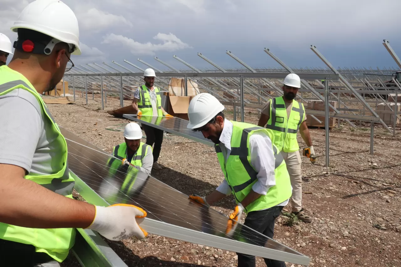 Diyarbakır'da atıl arazilere güneş enerji santralleri kuruluyor 3