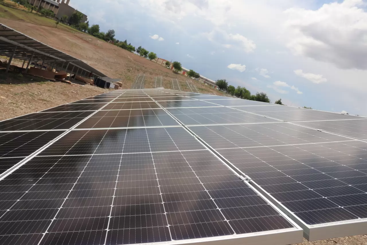 Diyarbakır'da atıl arazilere güneş enerji santralleri kuruluyor 2