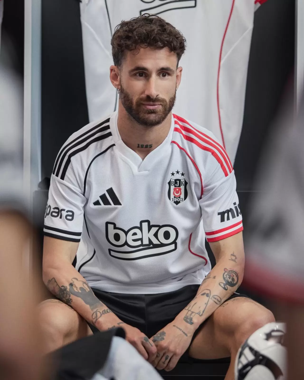 Beşiktaş, yeni sezon formalarını tanıttı 2