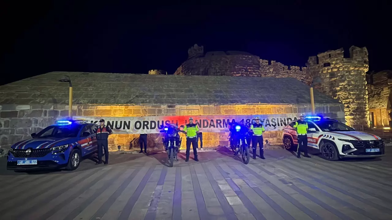 Bodrum Kalesi jandarma renkleriyle aydınlandı 4