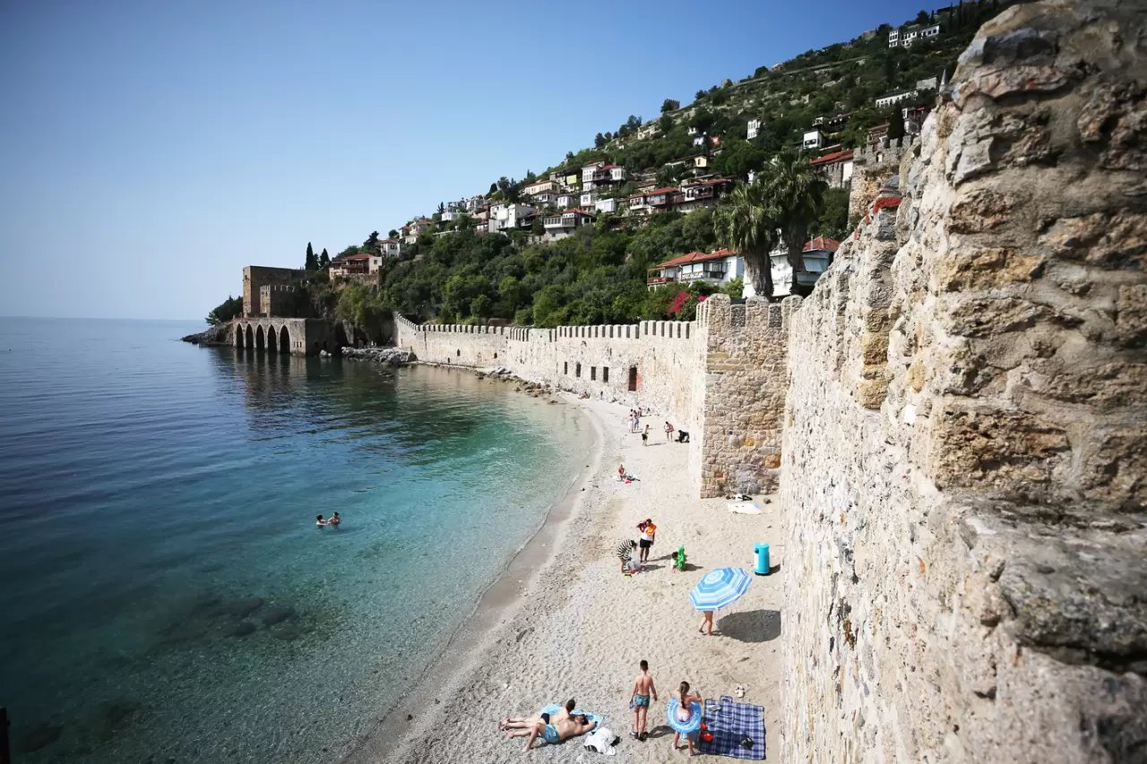 Soğukkapı Plajı ziyaretçilerini tarihi yolculuğa çıkarıyor 3