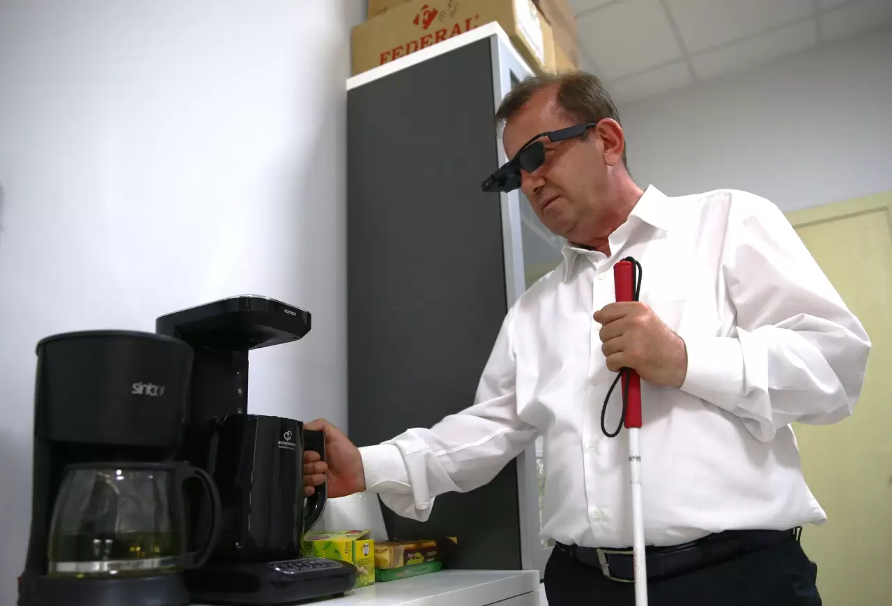 Genç girişimciden görme engellilere yardımcı olacak akıllı gözlük 4