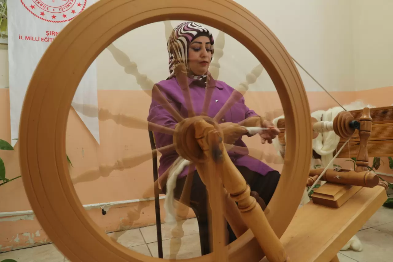 Kadın ustalar "şal şapik" kumaşını yaşatmak için tezgah başında 6